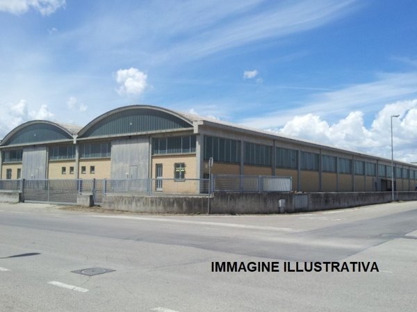 locale commerciale in vendita a Signa