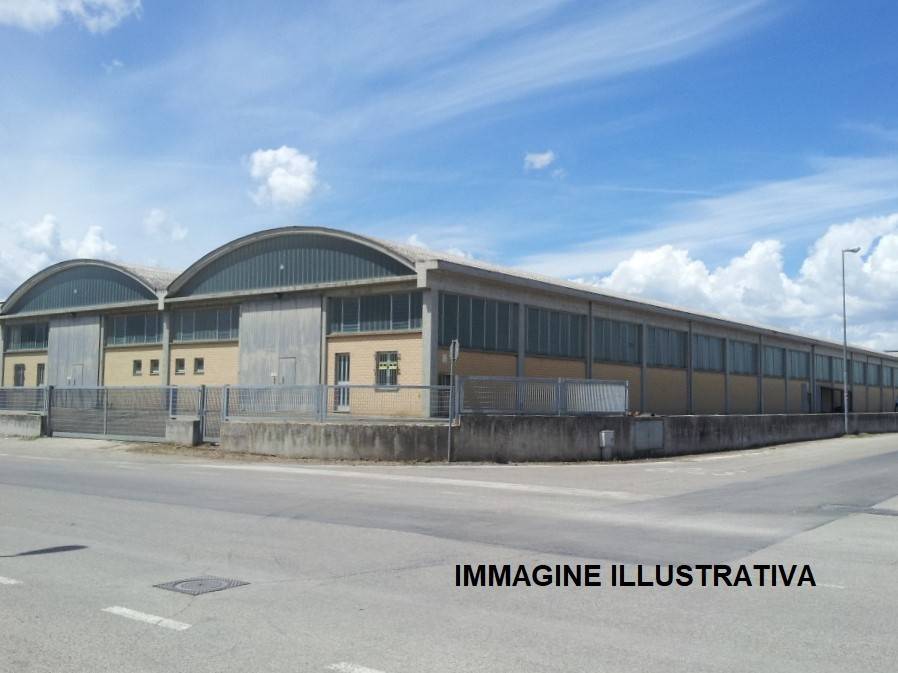 locale commerciale in vendita a Signa