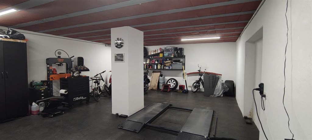 locale commerciale in vendita a Signa