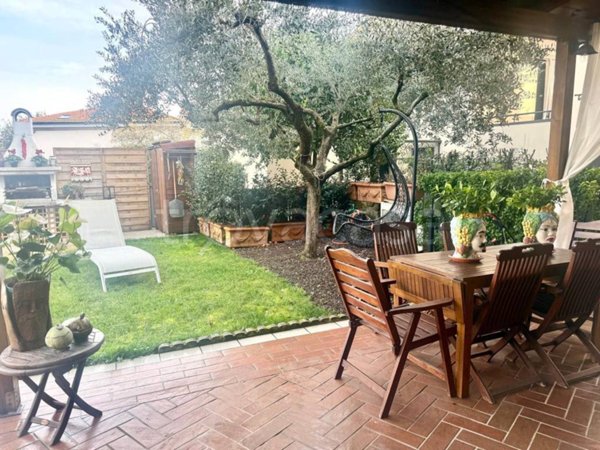 casa indipendente in vendita a Signa