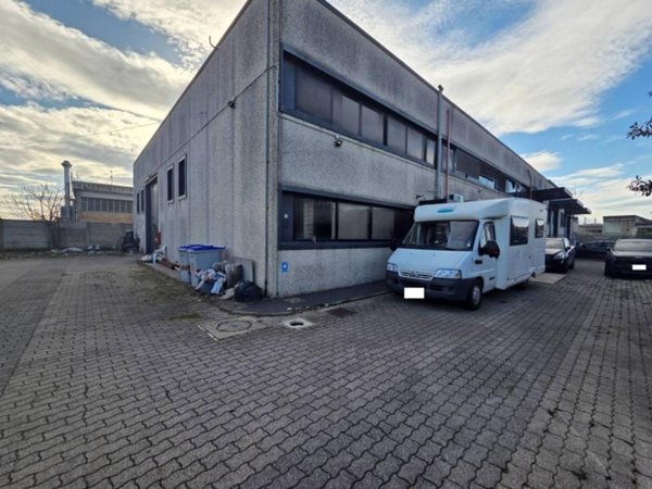 locale di sgombero in vendita a Signa