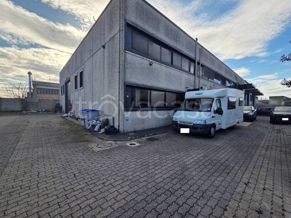 locale commerciale in vendita a Signa