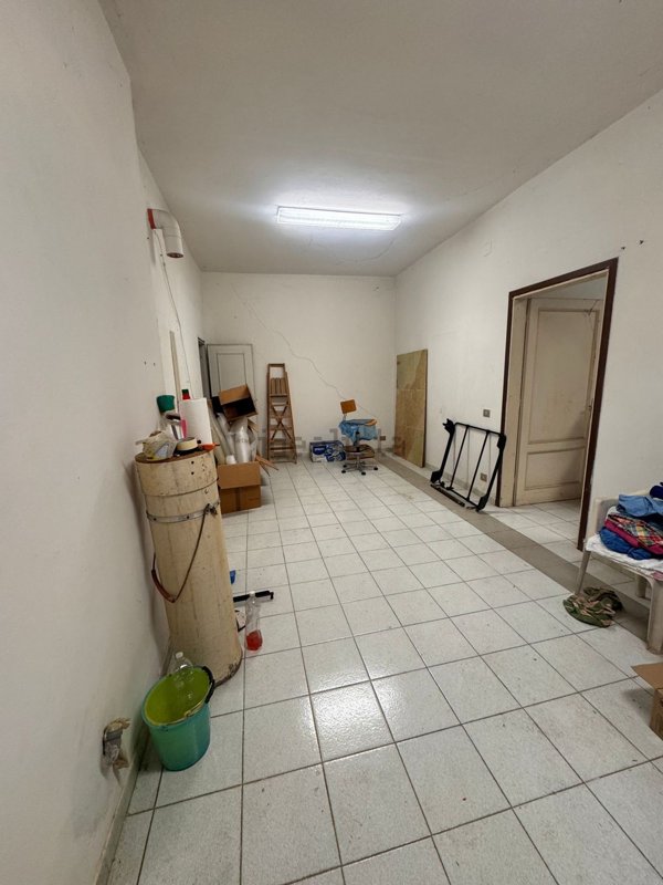 locale di sgombero in vendita a Signa
