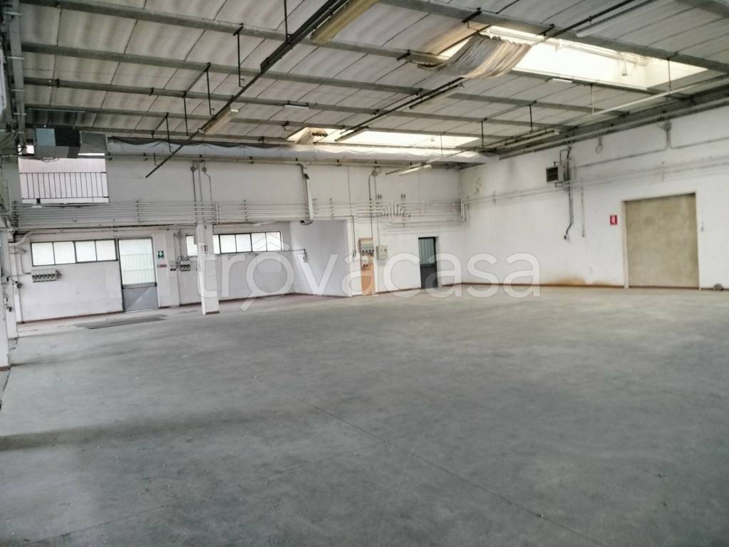 locale commerciale in vendita a Signa