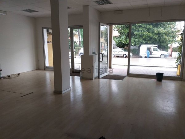 locale di sgombero in vendita a Signa