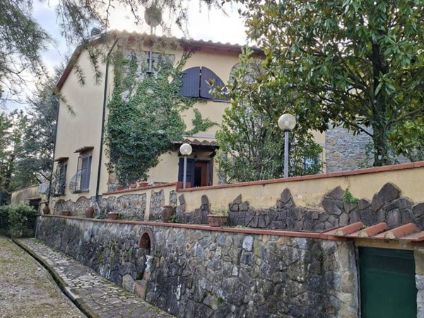 casa indipendente in vendita a Signa