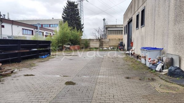 locale commerciale in vendita a Signa