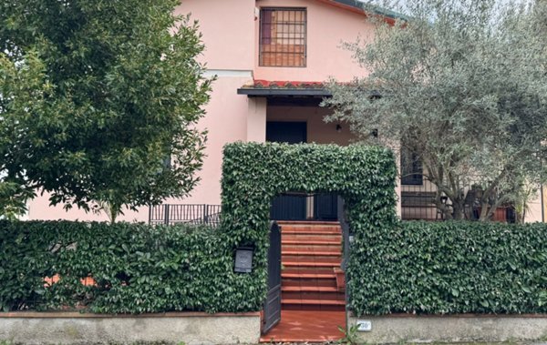 casa indipendente in vendita a Signa
