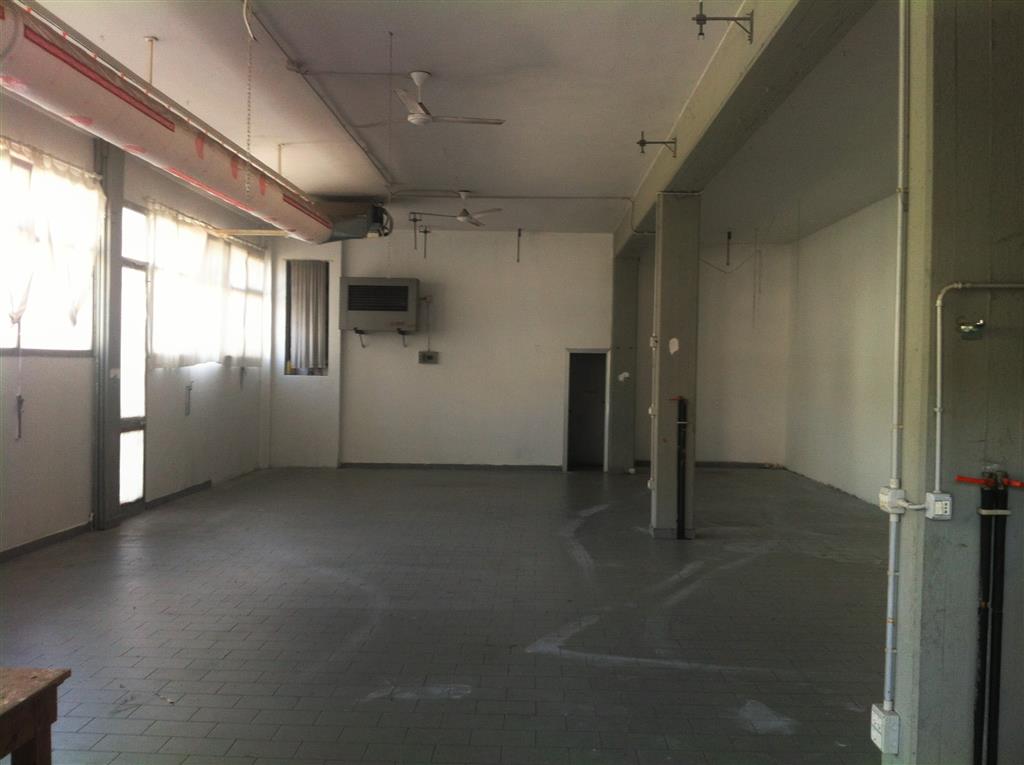 locale di sgombero in vendita a Signa