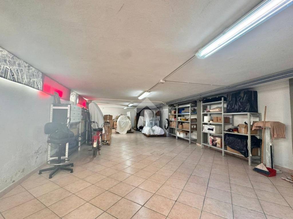 locale di sgombero in vendita a Signa in zona Sant'Angelo a Lecore