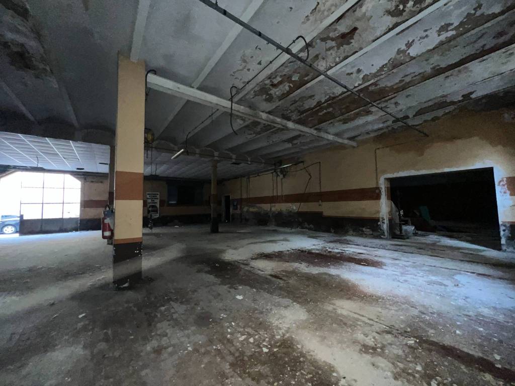 locale di sgombero in vendita a Signa