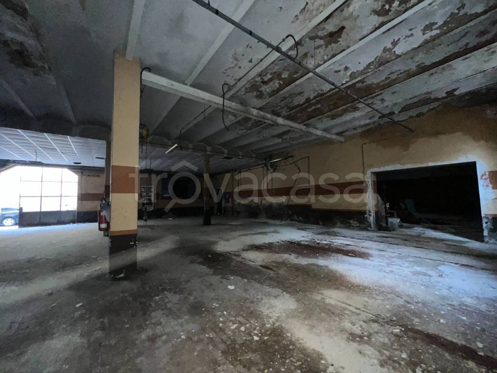 locale di sgombero in vendita a Signa