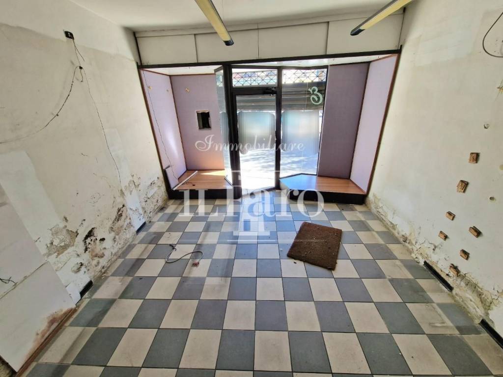 negozio in vendita a Signa in zona San Mauro a Signa
