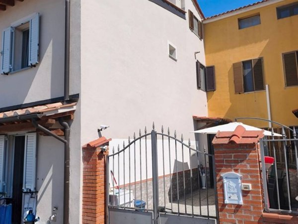 casa indipendente in vendita a Signa in zona Lecore