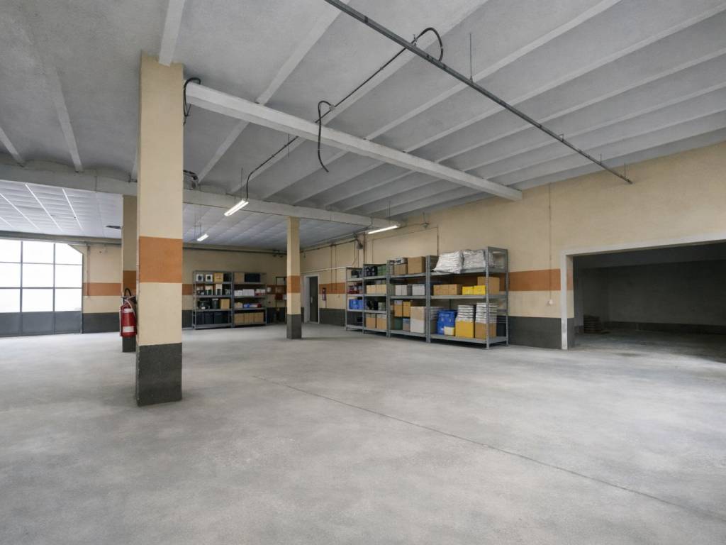 locale commerciale in vendita a Signa