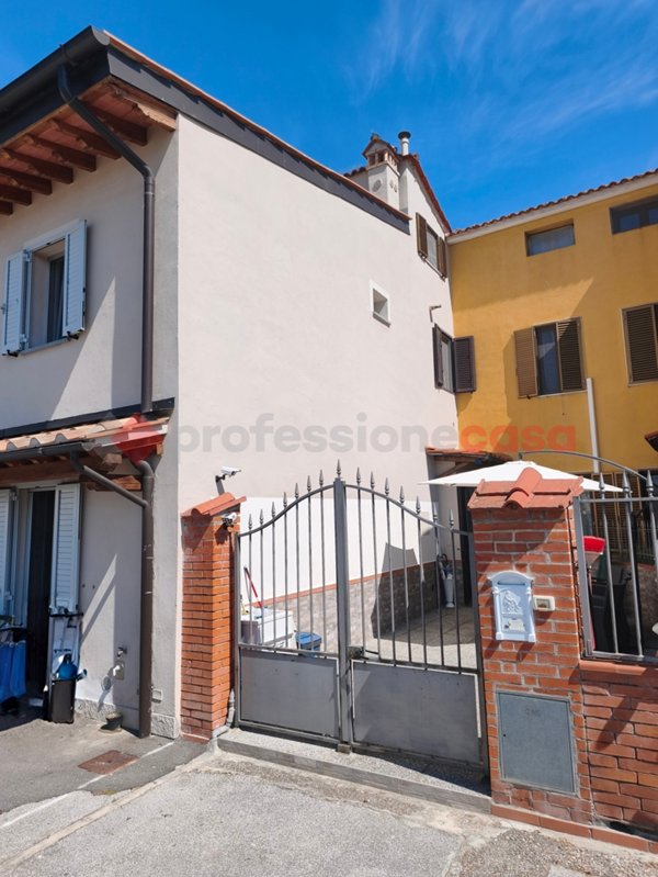 casa indipendente in vendita a Signa in zona Lecore