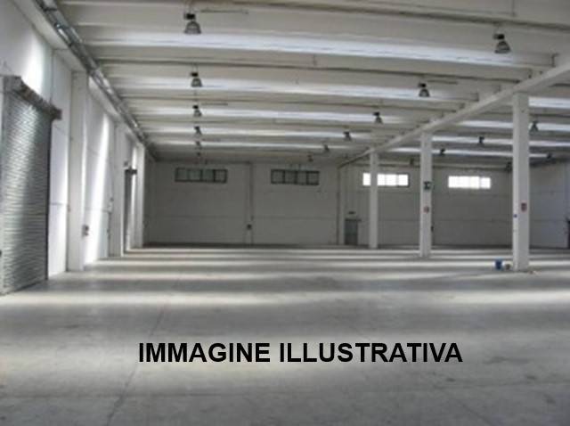 locale commerciale in vendita a Signa