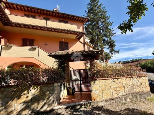 casa indipendente in vendita a Signa