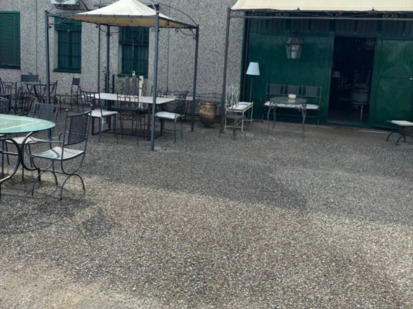 locale commerciale in vendita a Signa in zona Sant'Angelo a Lecore