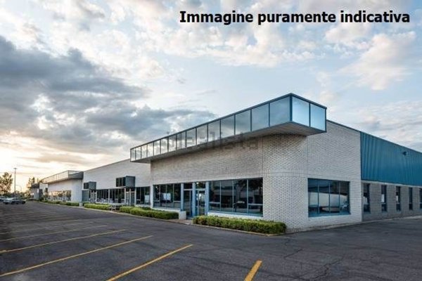 locale commerciale in vendita a Signa in zona San Mauro a Signa