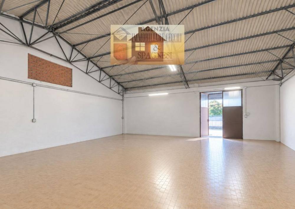 locale commerciale in vendita a Signa