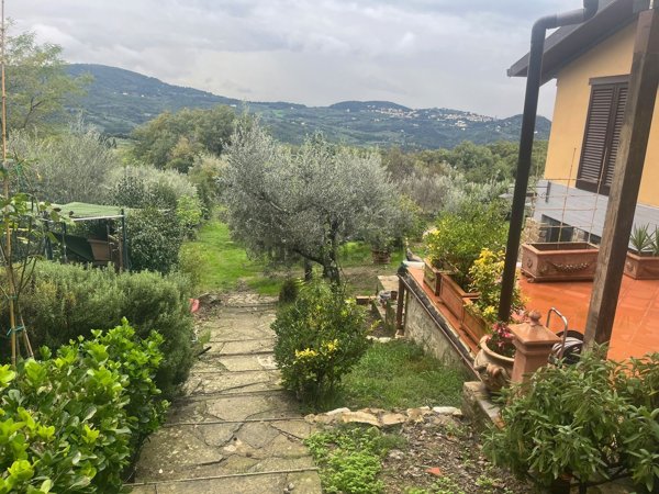 casa indipendente in vendita a Vaglia