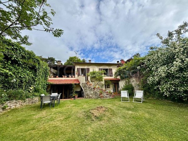 casa indipendente in vendita a Vaglia
