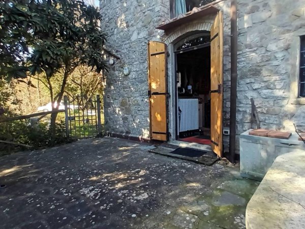 casa indipendente in vendita a Vaglia