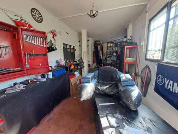 locale di sgombero in vendita a Vaglia