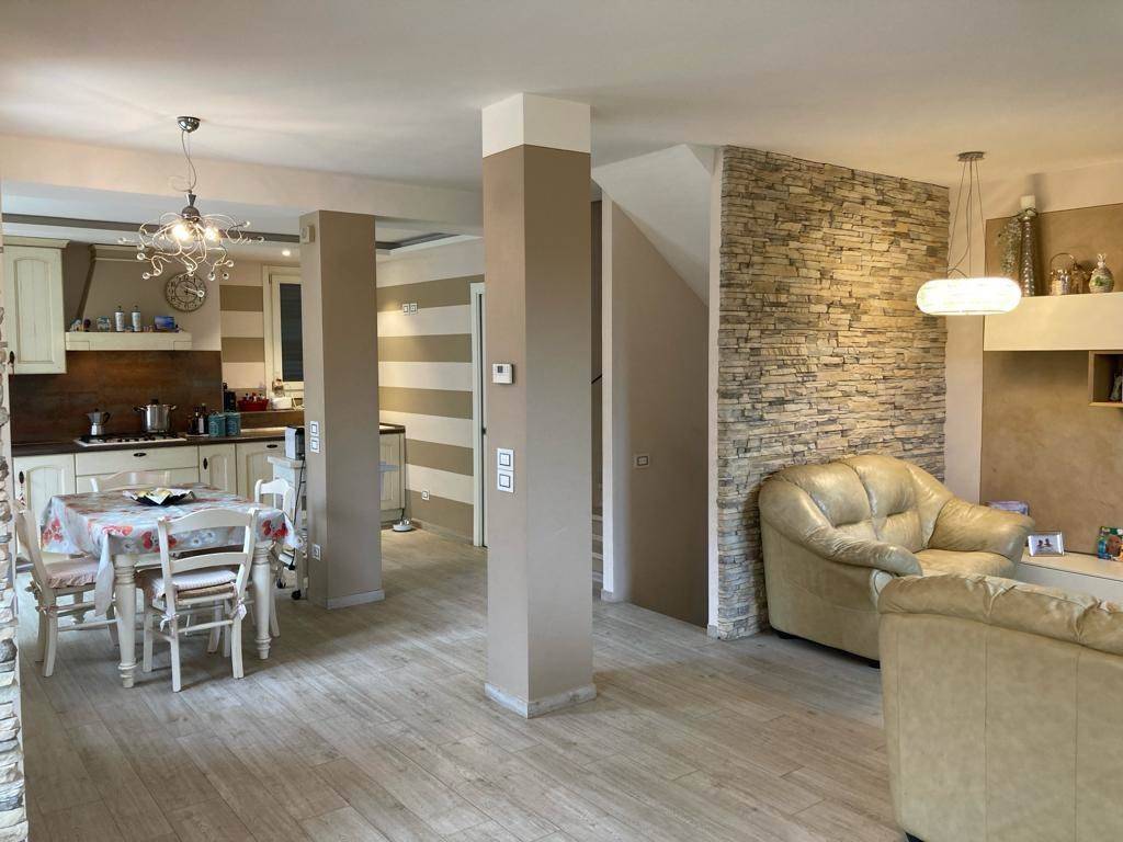 casa semindipendente in vendita a Vicchio