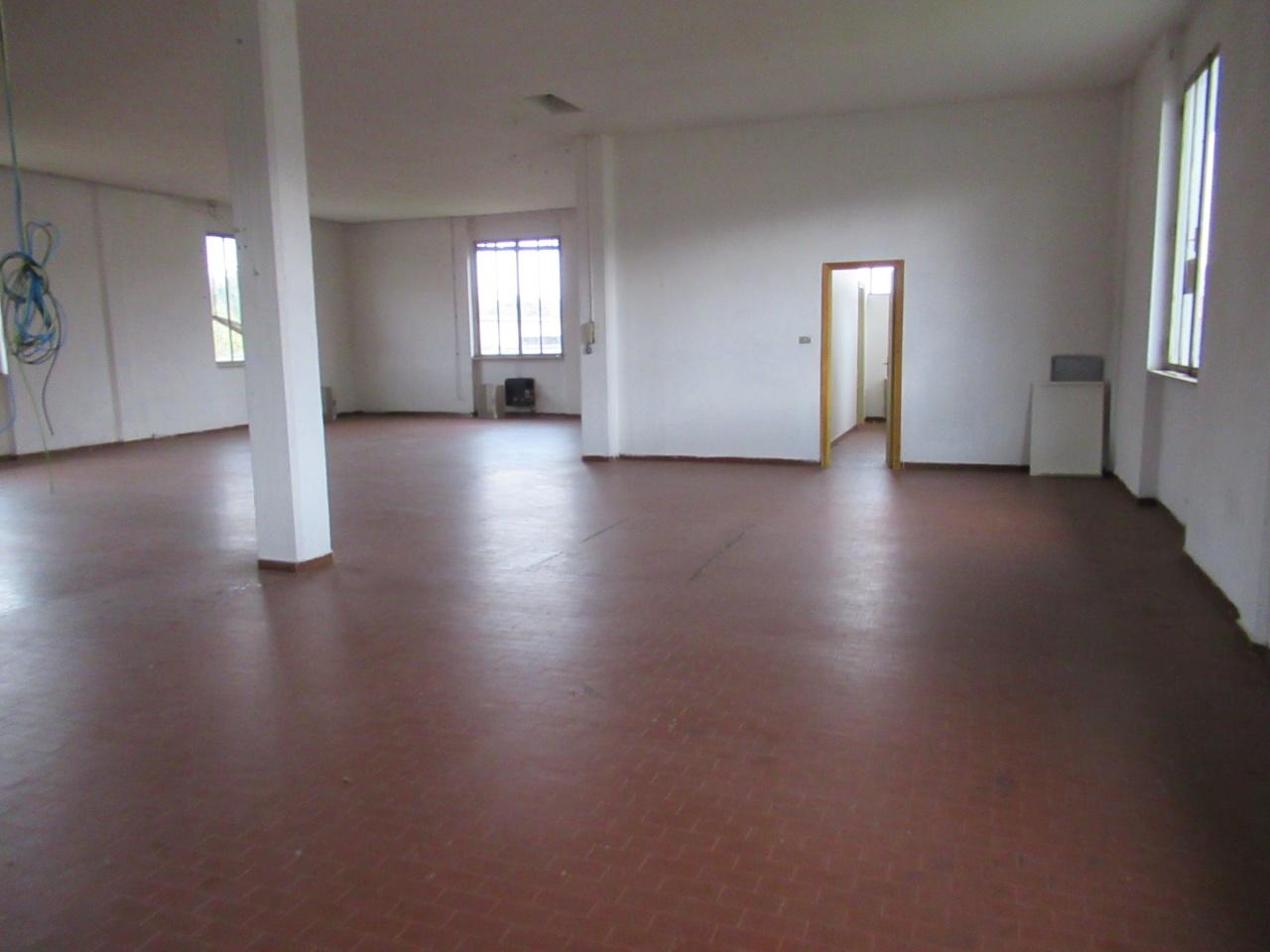 locale commerciale in affitto a Vicchio