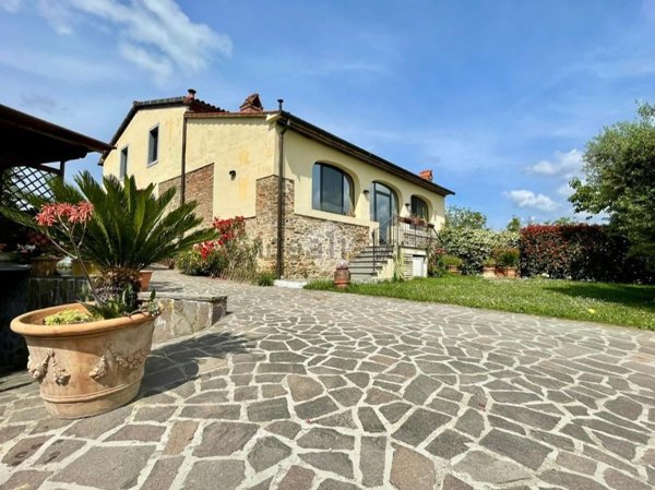 casa indipendente in vendita a Vicchio in zona Piazzano