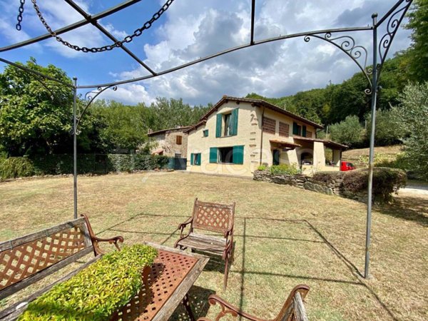 casa indipendente in vendita a Vicchio in zona Ampiniana