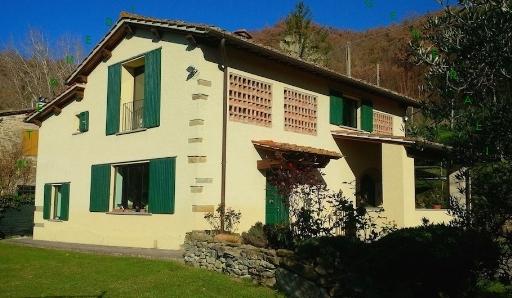 negozio in vendita a Vicchio in zona Ampiniana