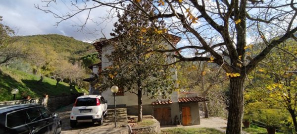 casa indipendente in vendita a Vicchio in zona Villore