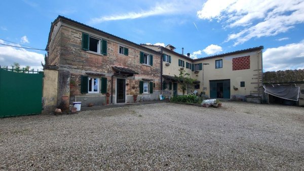 locale di sgombero in vendita a Vicchio