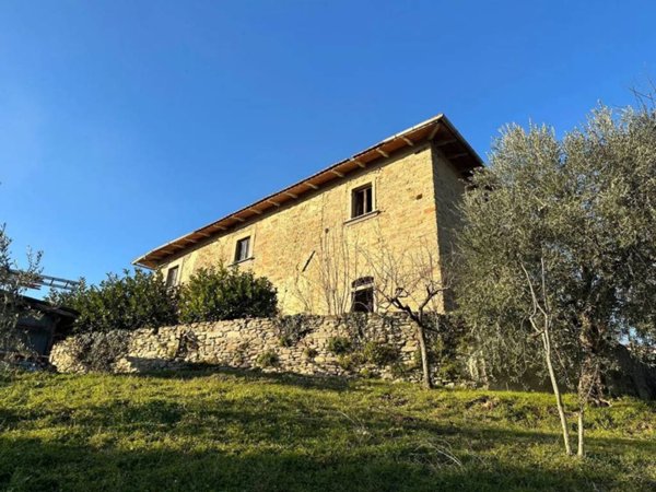 casa indipendente in vendita a Vicchio