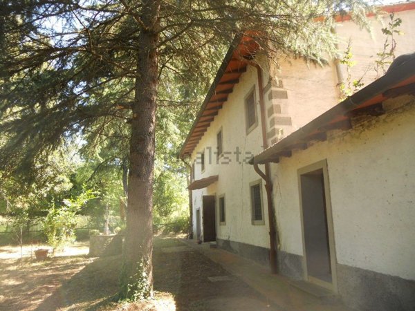 casale in vendita a Vicchio in zona Rostolena