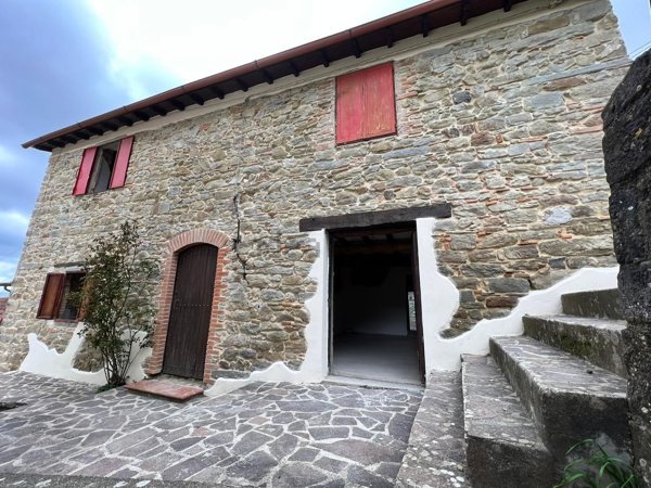 casa indipendente in vendita a Vicchio in zona Villore