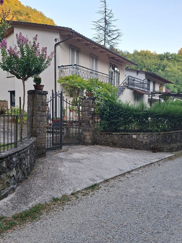 casa indipendente in vendita a Vicchio in zona Villore