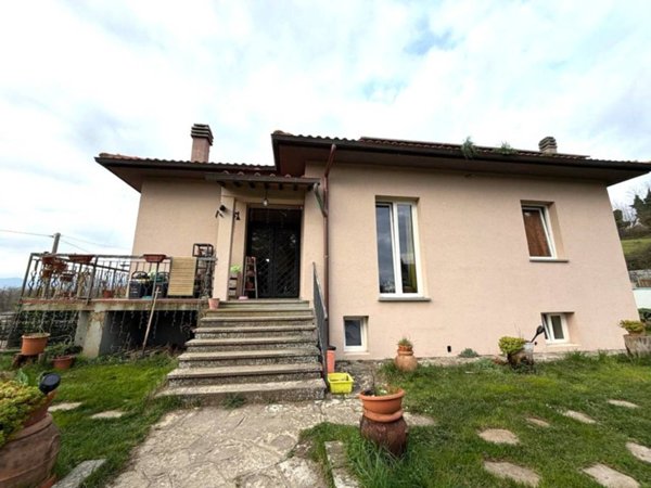 casa indipendente in vendita a Vicchio in zona Ponte a Vicchio