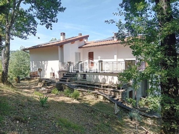 casa indipendente in vendita a Vicchio in zona Bovino