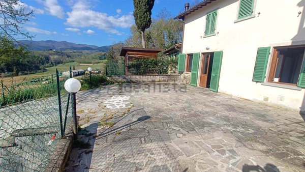 casa semindipendente in vendita a Vicchio