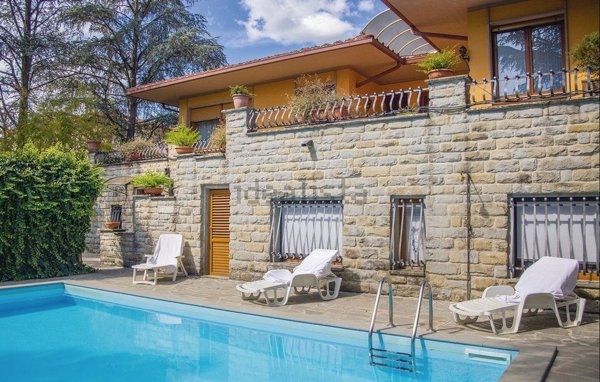 casa indipendente in vendita a Vicchio