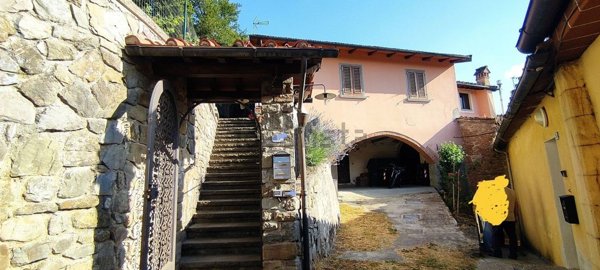 casa semindipendente in vendita a Vicchio