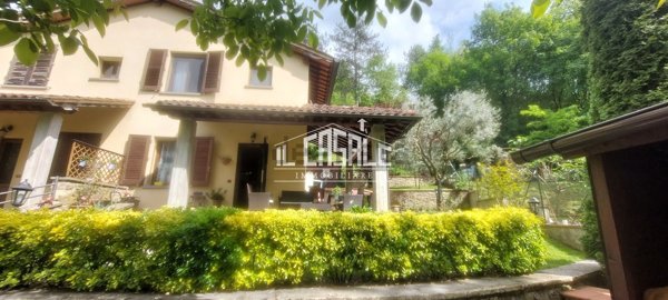 casa indipendente in vendita a Vicchio in zona Villore