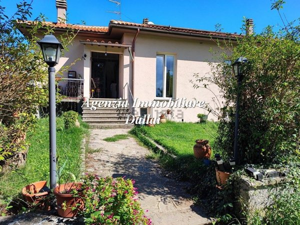 casa indipendente in vendita a Vicchio in zona Ponte a Vicchio