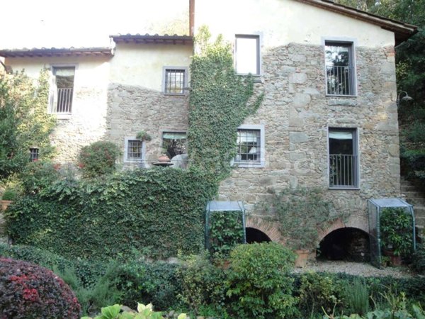 casa indipendente in vendita a Vinci
