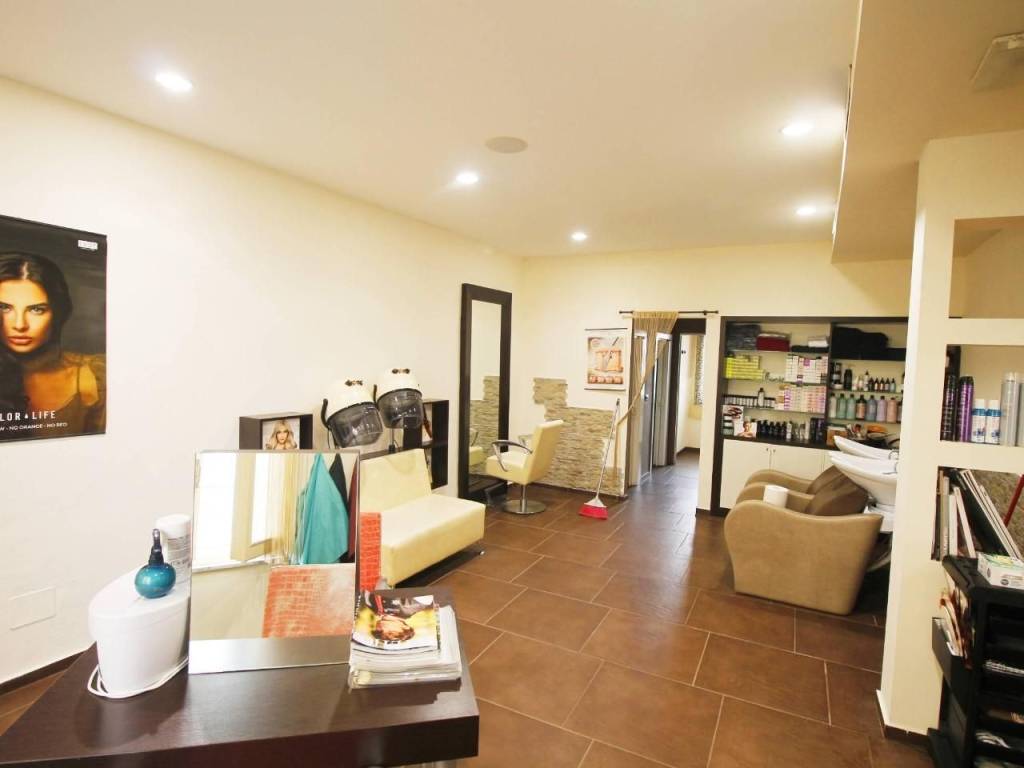 locale commerciale in vendita a Vinci