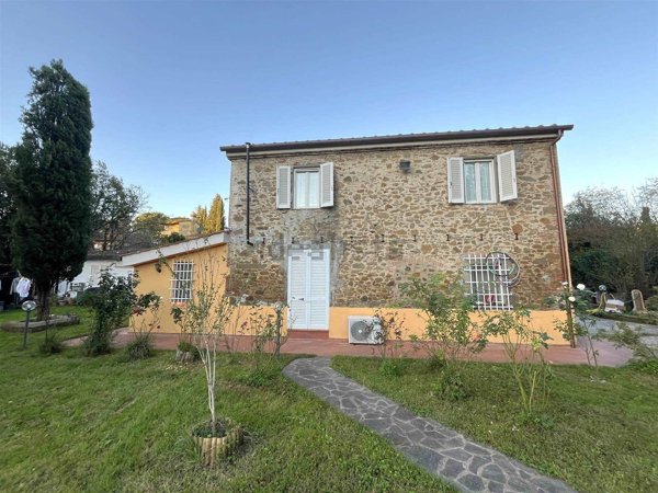casa indipendente in vendita a Vinci